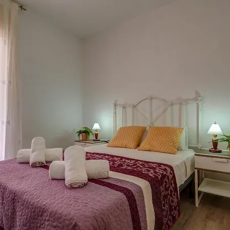 Nefertiti Terrace By Hello Homes Sitges
